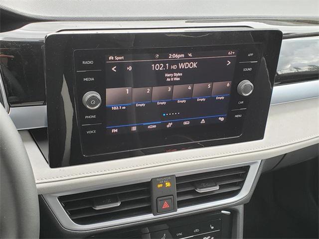 new 2025 Volkswagen Taos car