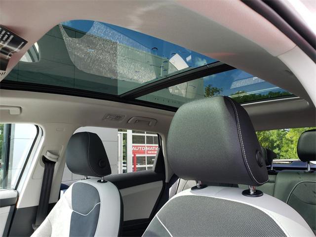 new 2025 Volkswagen Taos car