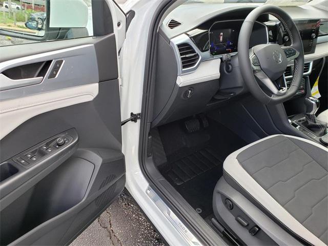 new 2025 Volkswagen Taos car