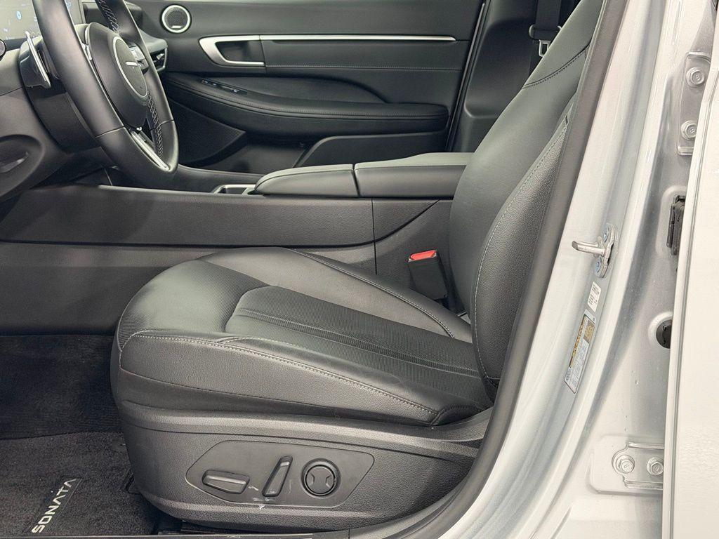 new 2025 Hyundai Sonata Hybrid car, priced at $32,750