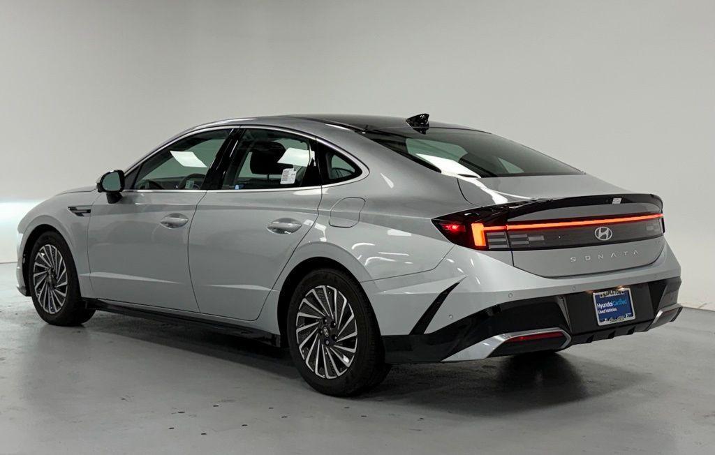 new 2025 Hyundai Sonata Hybrid car, priced at $32,750