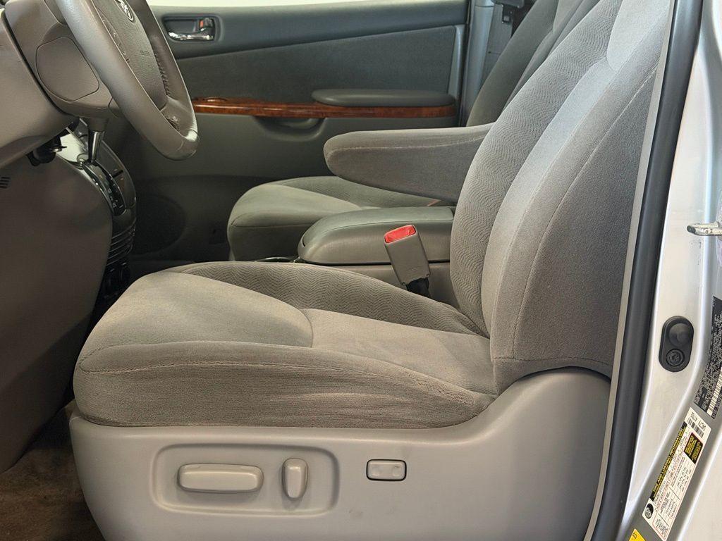 used 2007 Toyota Sienna car, priced at $8,000