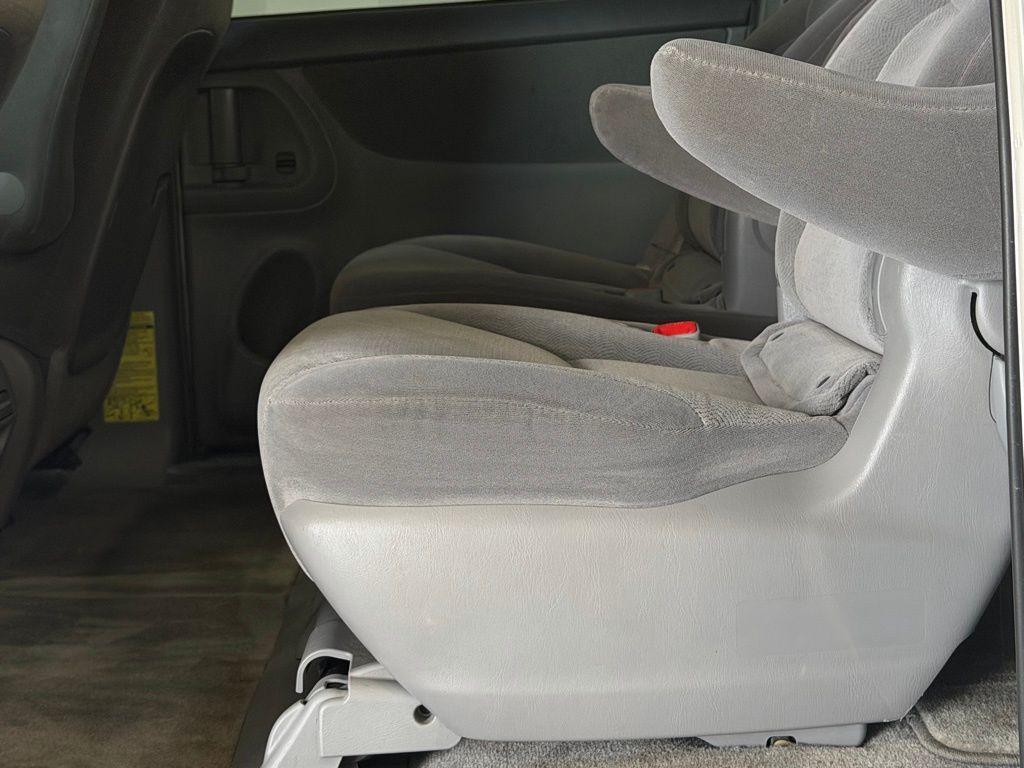 used 2007 Toyota Sienna car, priced at $8,000