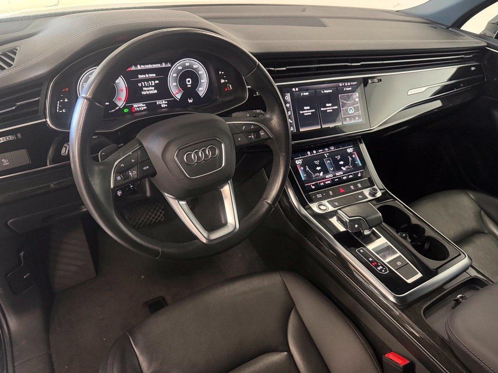 Audi Q7 view 11