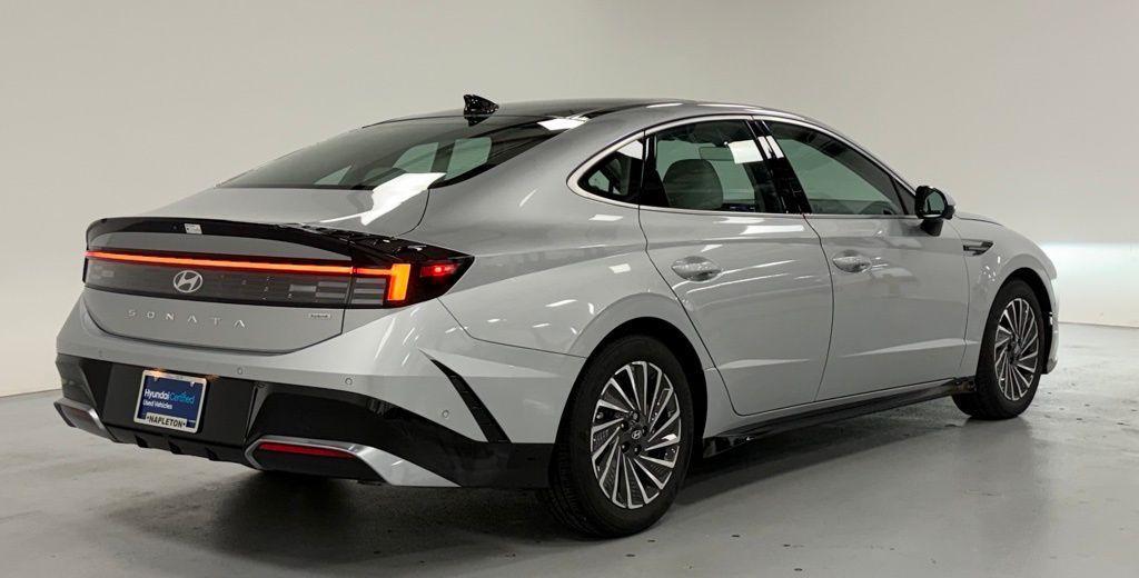 new 2025 Hyundai Sonata Hybrid car, priced at $33,250