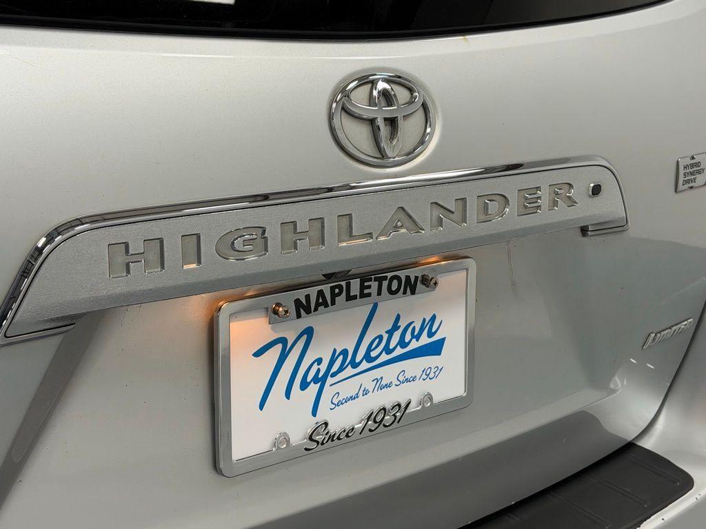 used 2010 Toyota Highlander Hybrid car, priced at $9,000