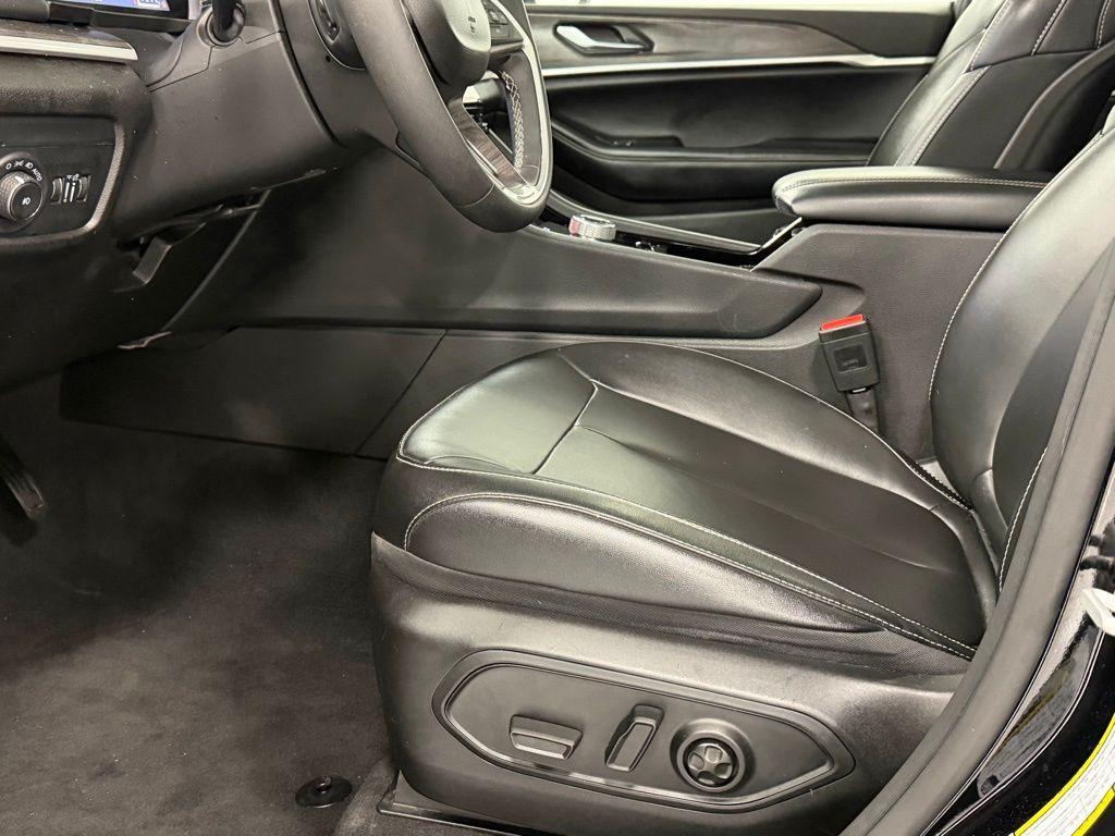 used 2023 Jeep Grand Cherokee car, priced at $29,000