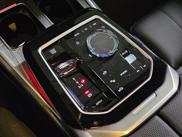 new 2025 BMW 760 car, priced at $129,625