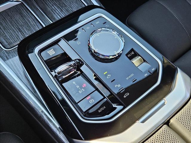 new 2025 BMW 760 car, priced at $129,325