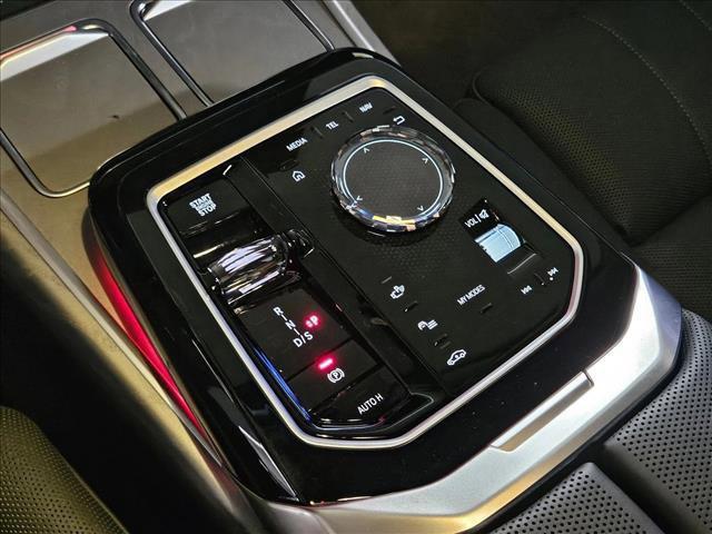 new 2025 BMW 760 car, priced at $129,625