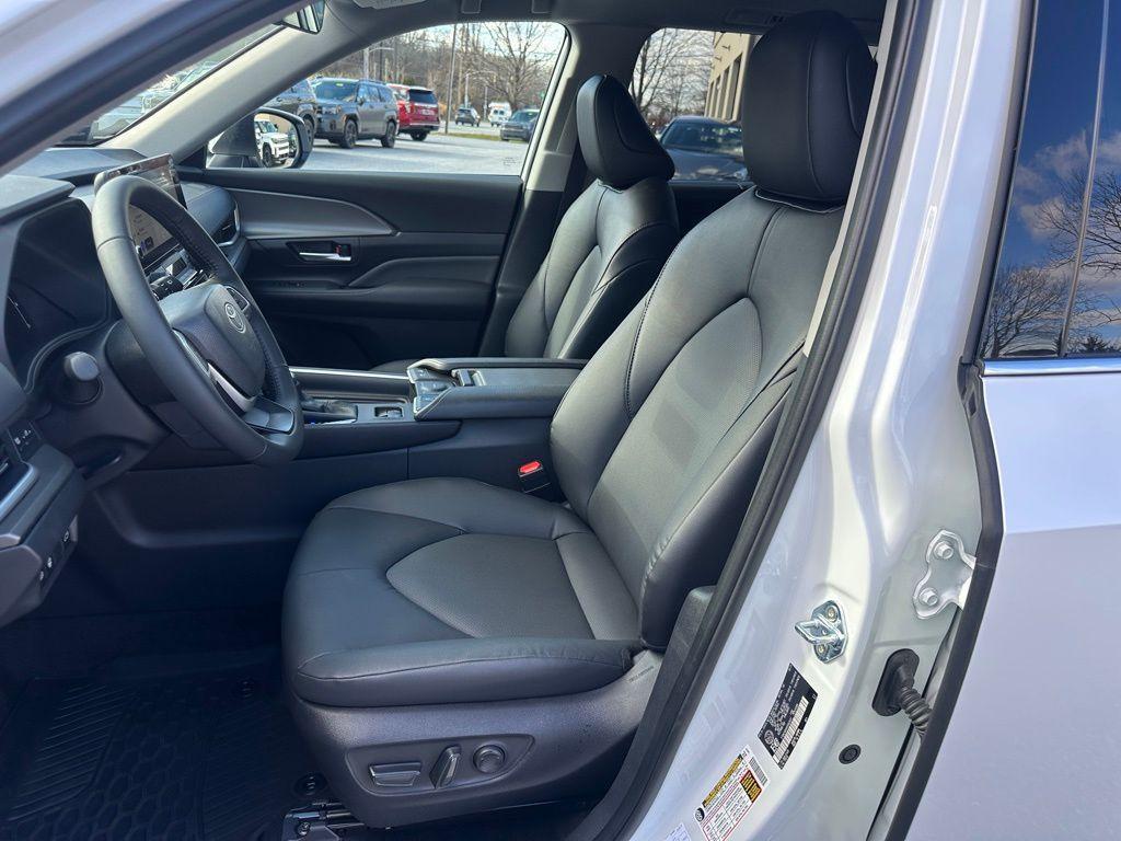 used 2025 Toyota Grand Highlander Hybrid car, priced at $52,990