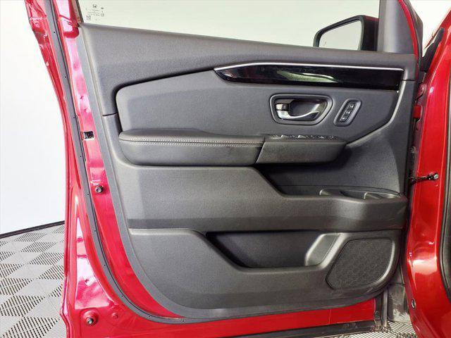 used 2025 Honda Pilot car, priced at $40,977