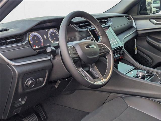 new 2025 Jeep Grand Cherokee car, priced at $37,370