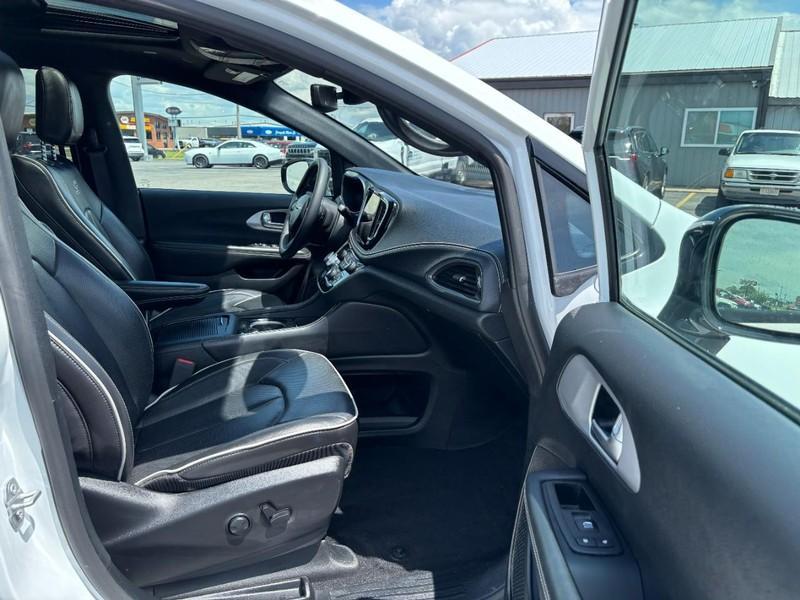 used 2025 Chrysler Pacifica car, priced at $35,531