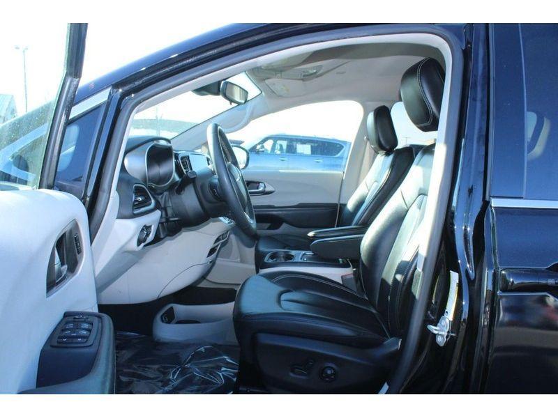 used 2024 Chrysler Pacifica car, priced at $27,777