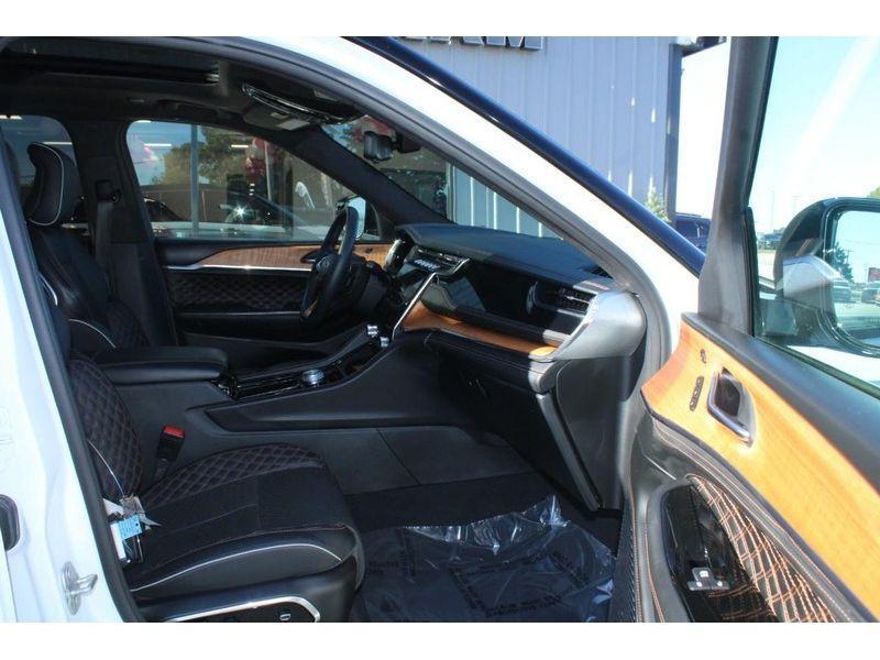 used 2024 Jeep Grand Cherokee car, priced at $45,977