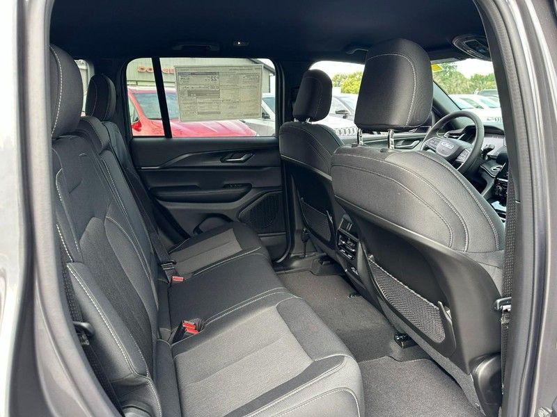 new 2025 Jeep Grand Cherokee car