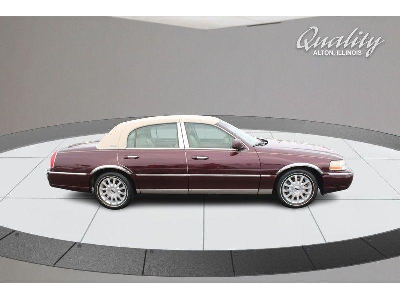 used 2006 Lincoln Town Car car, priced at $6,777