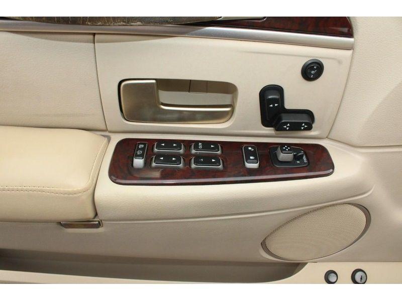 used 2006 Lincoln Town Car car, priced at $6,777