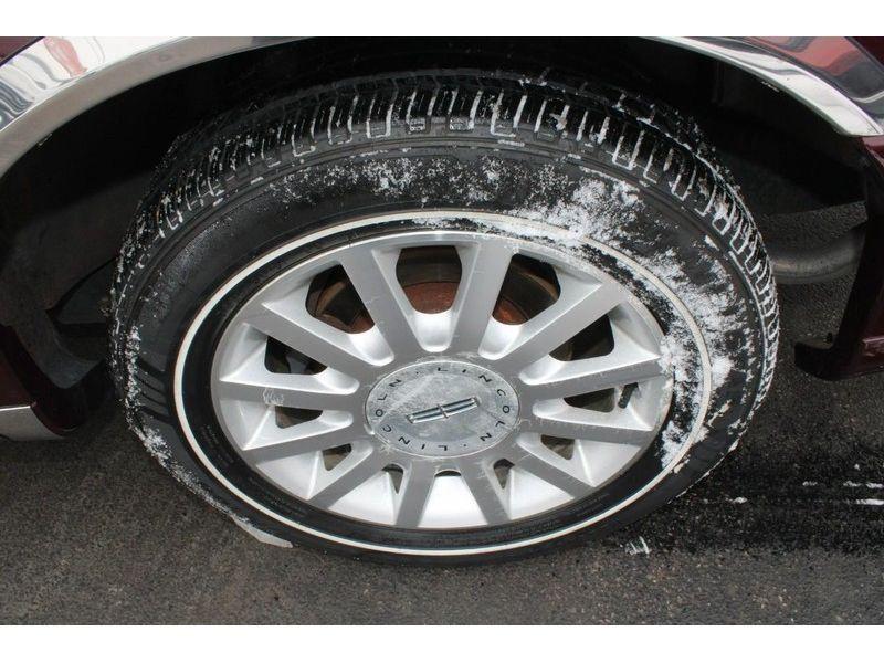 used 2006 Lincoln Town Car car, priced at $6,777