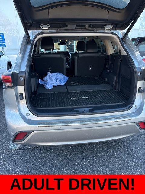 used 2020 Toyota Highlander Hybrid car, priced at $38,300