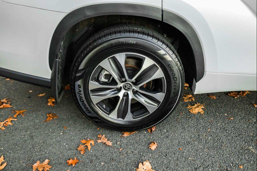 used 2023 Toyota Highlander car, priced at $37,900