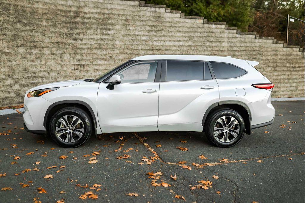 used 2023 Toyota Highlander car, priced at $37,900