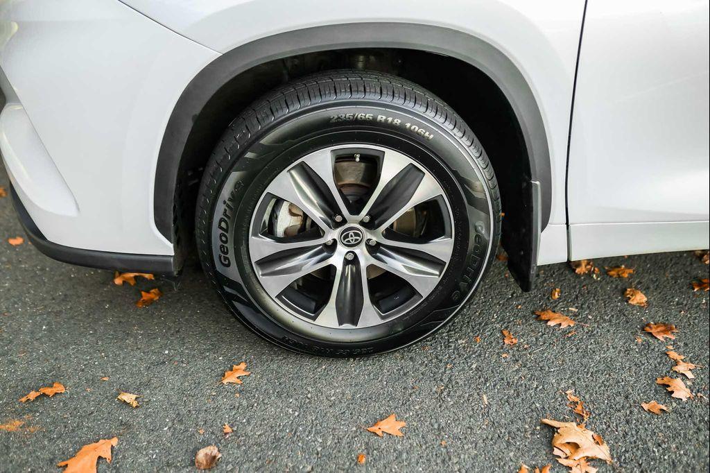 used 2023 Toyota Highlander car, priced at $37,900