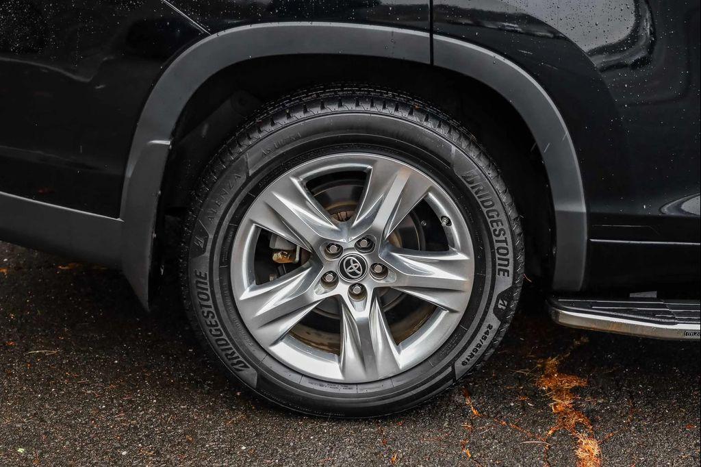 used 2019 Toyota Highlander car, priced at $32,500