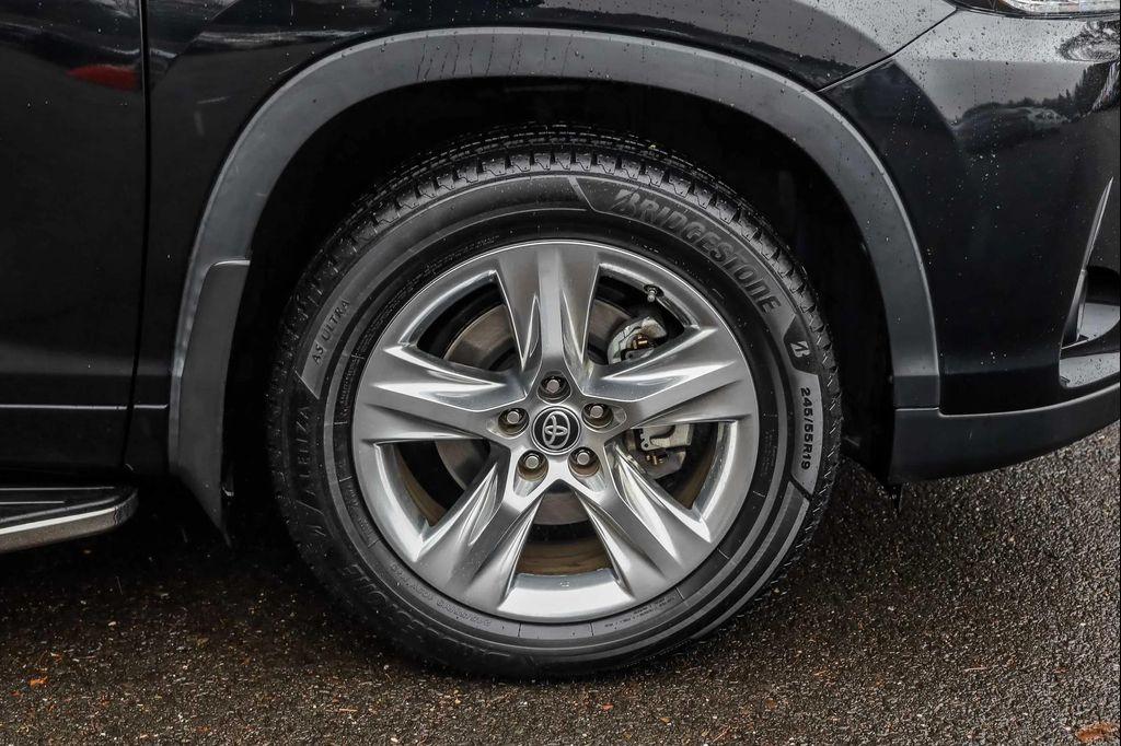 used 2019 Toyota Highlander car, priced at $32,500