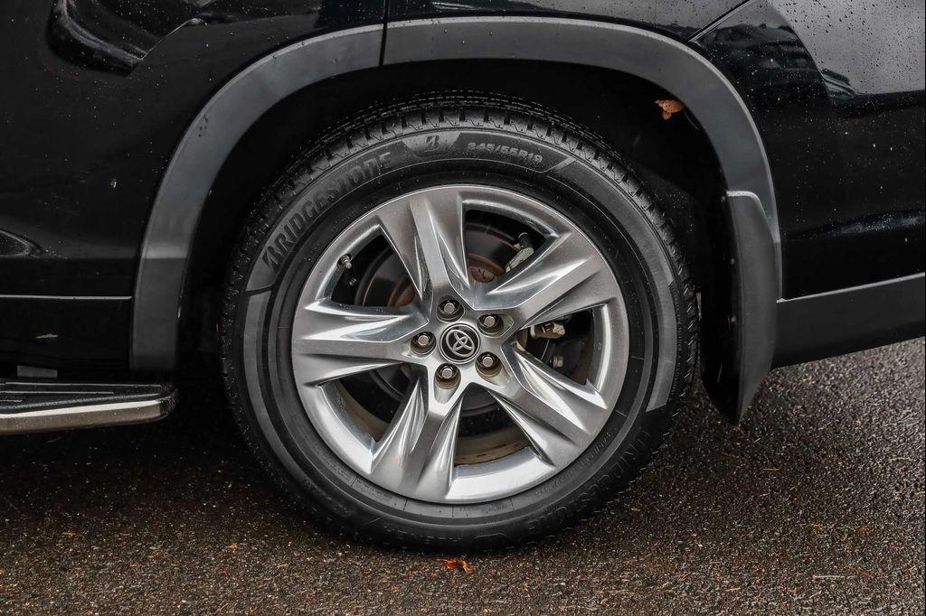 used 2019 Toyota Highlander car, priced at $32,500
