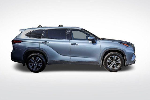 used 2022 Toyota Highlander car, priced at $34,000