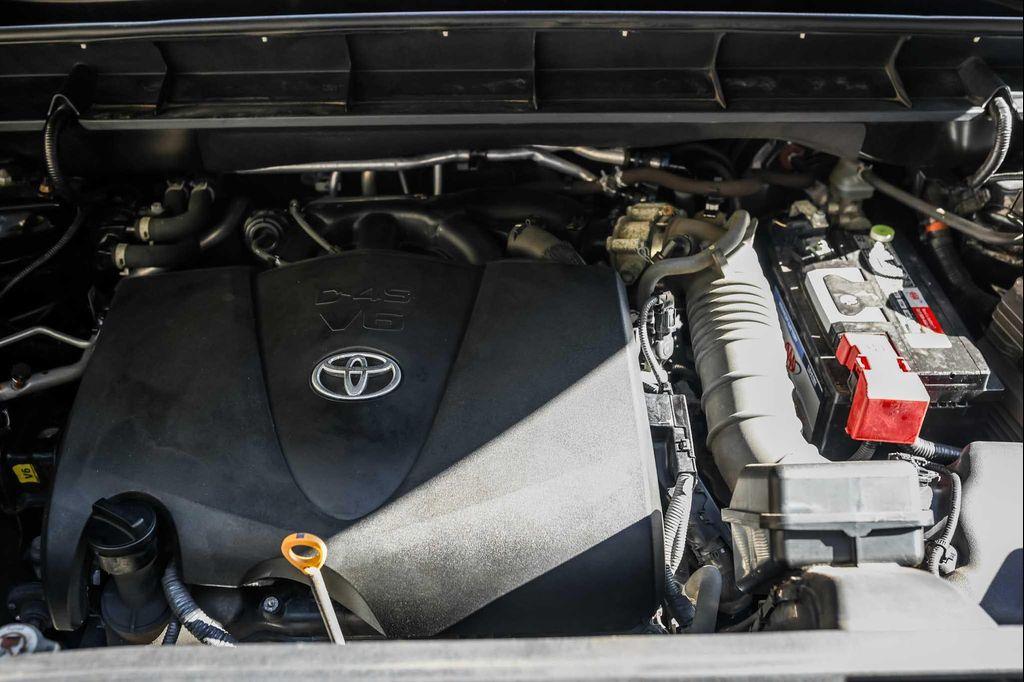 2020 Midnight Black Metallic Toyota Highlander