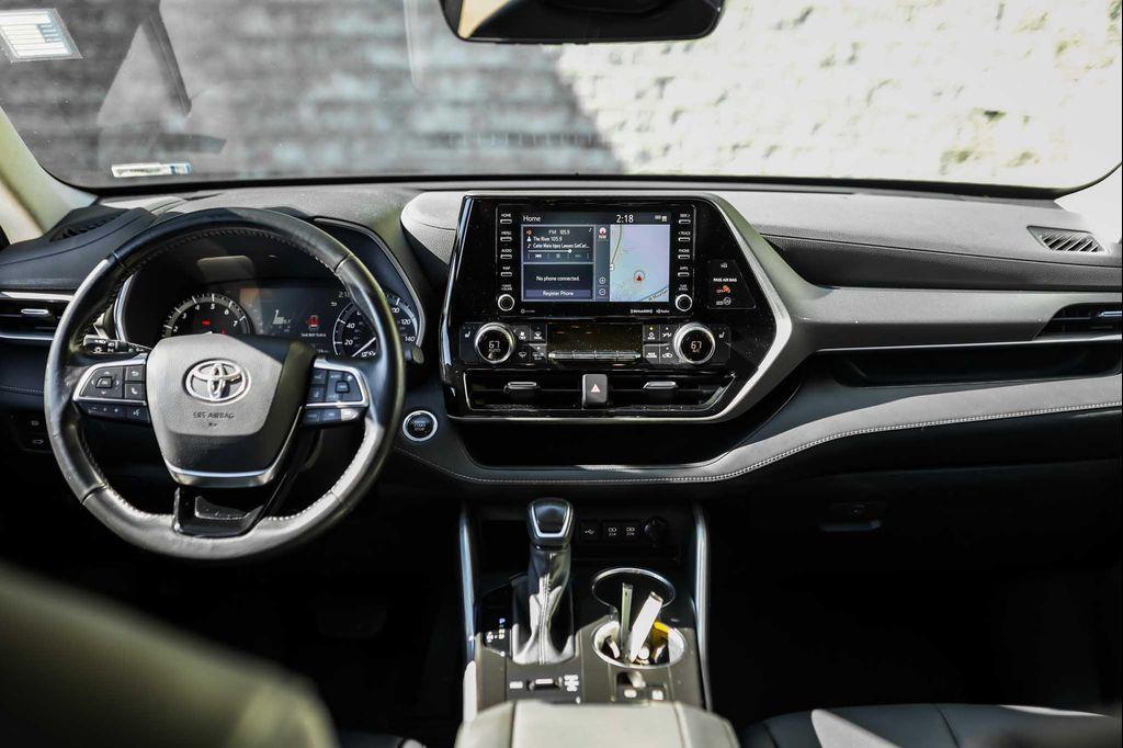 2020 Midnight Black Metallic Toyota Highlander