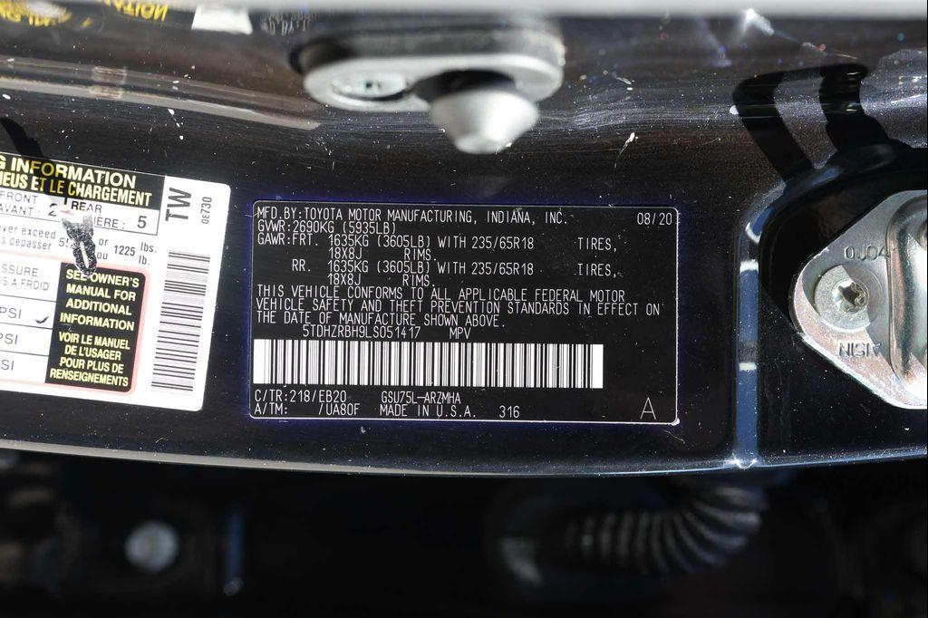 2020 Midnight Black Metallic Toyota Highlander