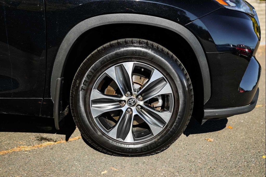 2020 Midnight Black Metallic Toyota Highlander