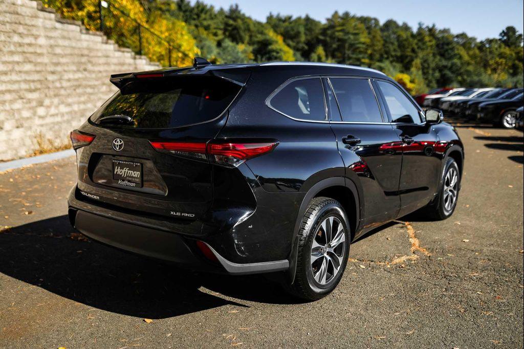 2020 Midnight Black Metallic Toyota Highlander