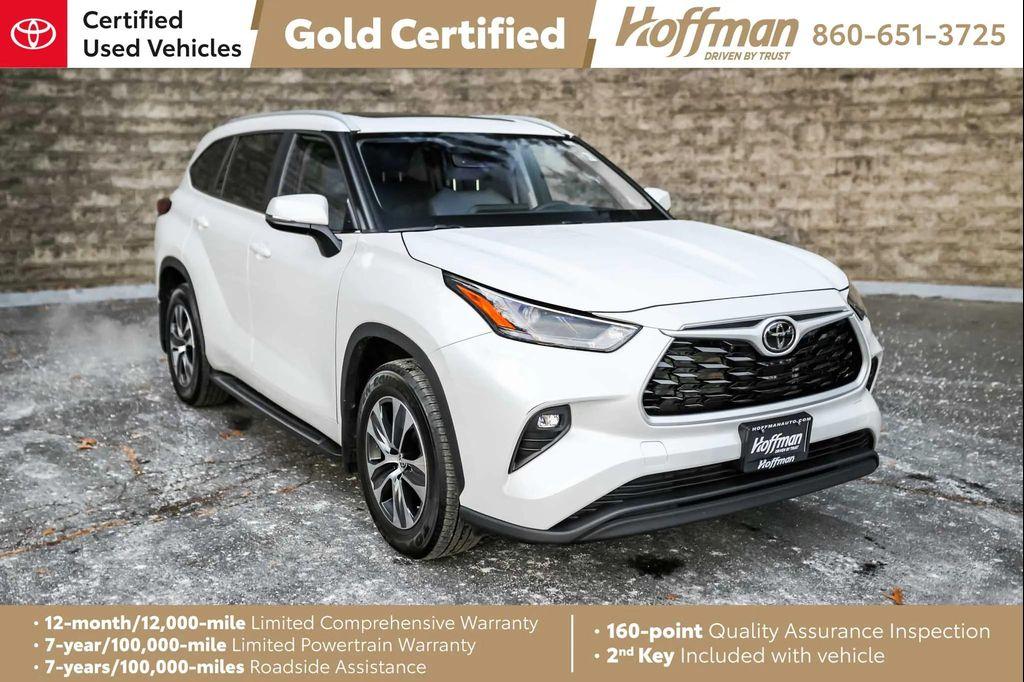 used 2023 Toyota Highlander car, priced at $38,900