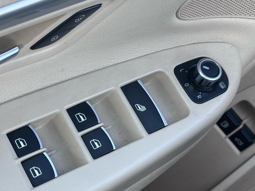 used 2013 Volkswagen Eos car, priced at $8,996