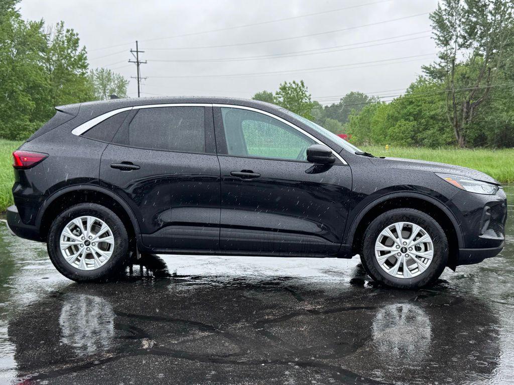 used 2023 Ford Escape car, priced at $24,912