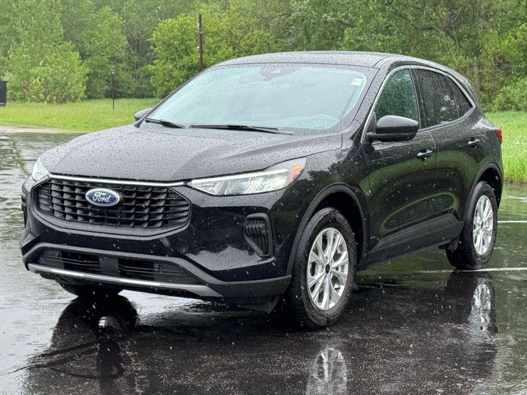 used 2023 Ford Escape car, priced at $24,912