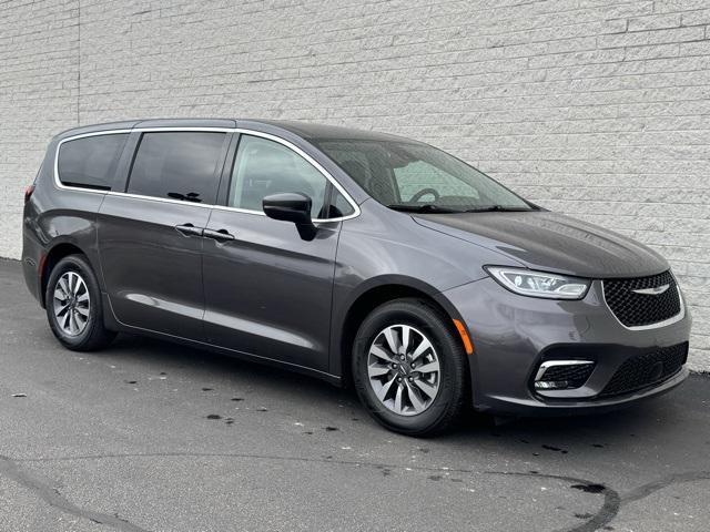 used 2023 Chrysler Pacifica Hybrid car, priced at $24,821
