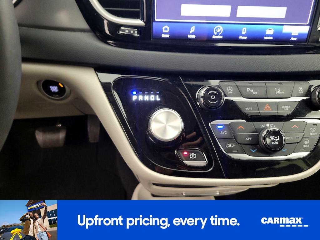used 2023 Chrysler Pacifica car, priced at $25,998