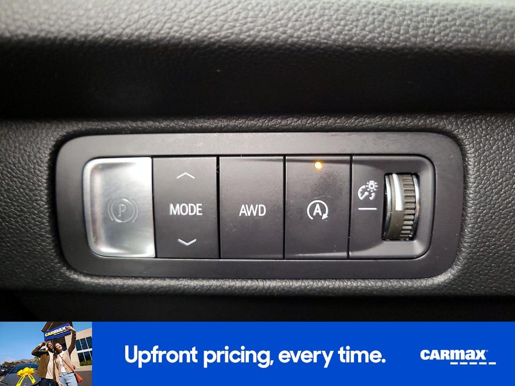 used 2025 Chevrolet Traverse car, priced at $54,998
