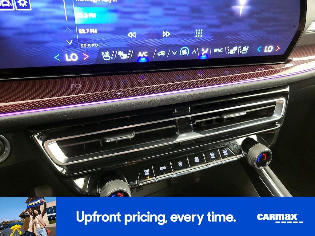 used 2025 Chevrolet Traverse car, priced at $54,998