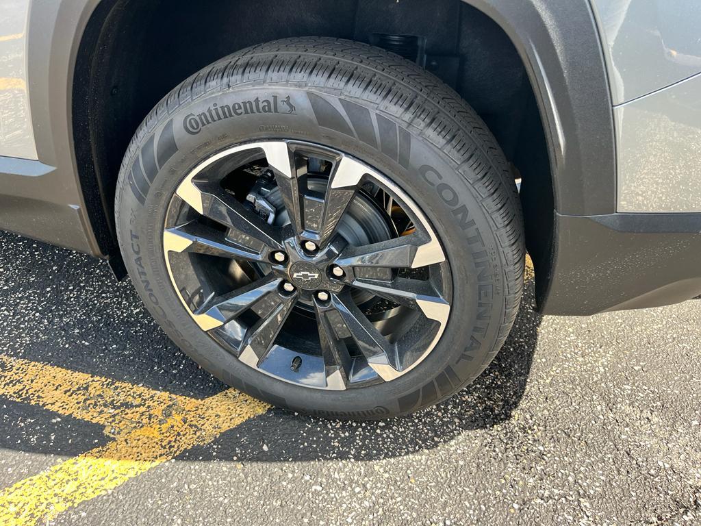 new 2026 Chevrolet Equinox car, priced at $36,220