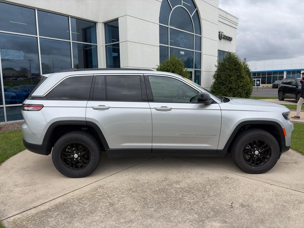used 2024 Jeep Grand Cherokee car, priced at $33,440