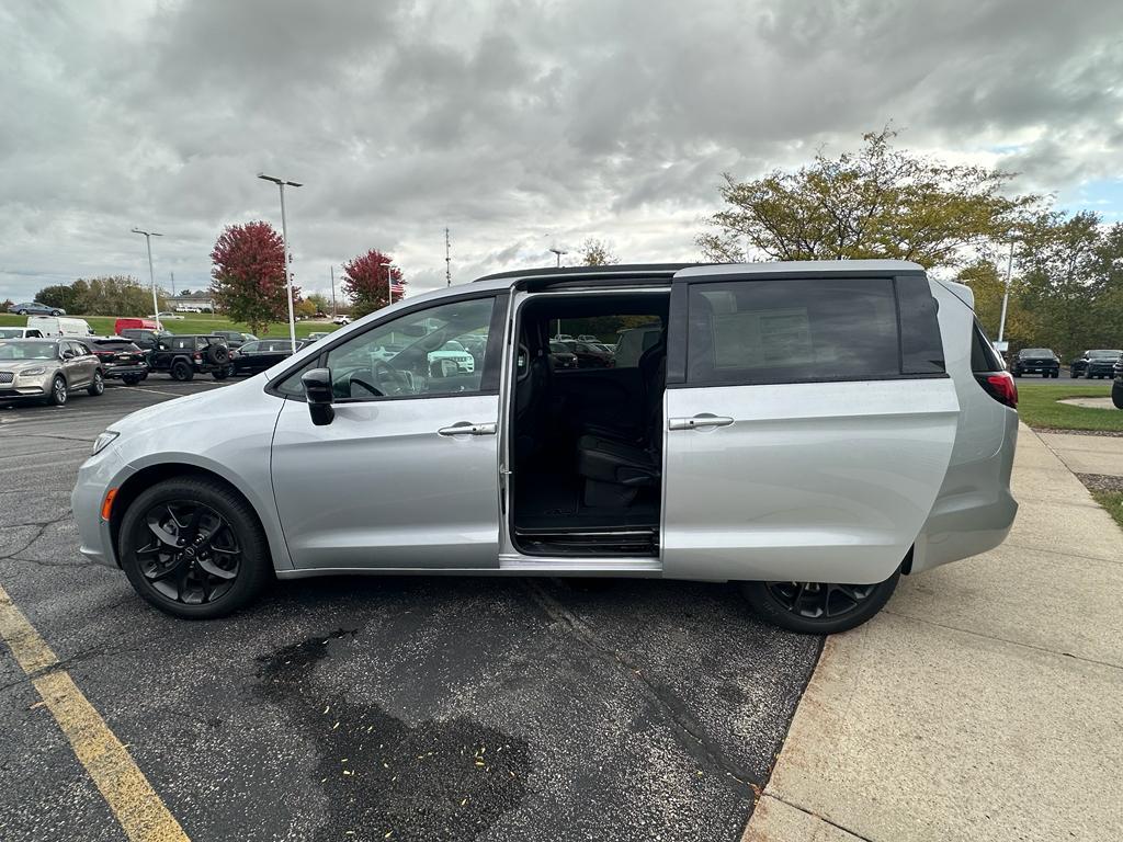 new 2026 Chrysler Pacifica car, priced at $43,888