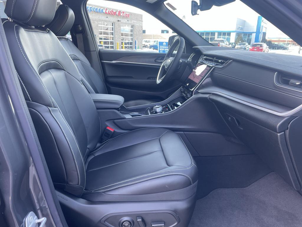 new 2025 Jeep Grand Cherokee car, priced at $43,617