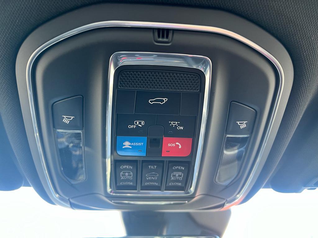 new 2026 Jeep Grand Cherokee car, priced at $47,550